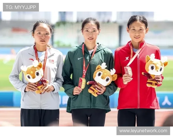 云南选手吴洪娇女子800米2分05秒24夺金 云南选手吴洪娇女子800米2分05秒24夺金